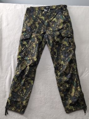 BDG Men's Splatter Camo Cargo Pants - Olive & Black Size 29